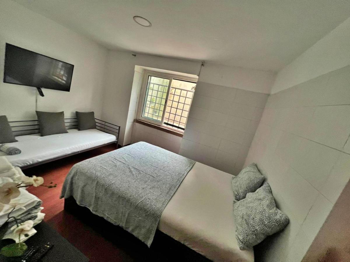 Room In Queluz 11 Minutes From Lisbon Extérieur photo